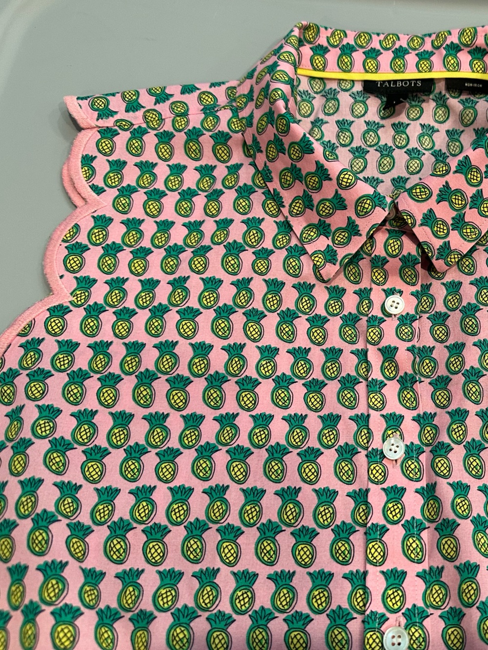 Talbots Sleeveless Pink Pineapple Print Button-Down Top size 12 - non-iron